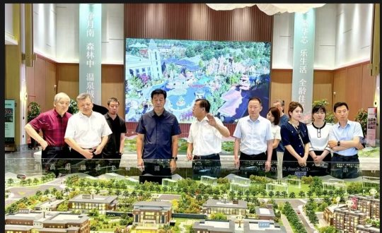 2024年8月8日，，，，，，，王岩董事长陪同市政协向导视察南山书院康养综合体项目_副本.png